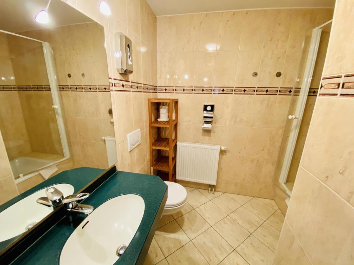 Doppelzimmer Dinner, Direkt Am Alten Strom 로스토크 외부 사진